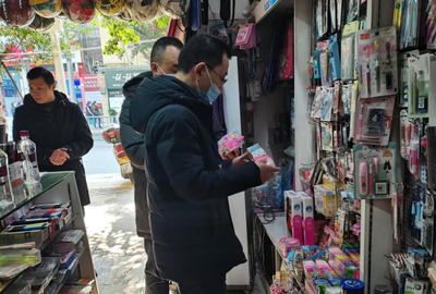 查扣“三無(wú)”玩具31件——通川區(qū)大北街市場(chǎng)監(jiān)管所開展兒童用品玩具安全守護(hù)行動(dòng)